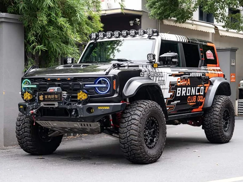 Ford Bronco — фото 1
