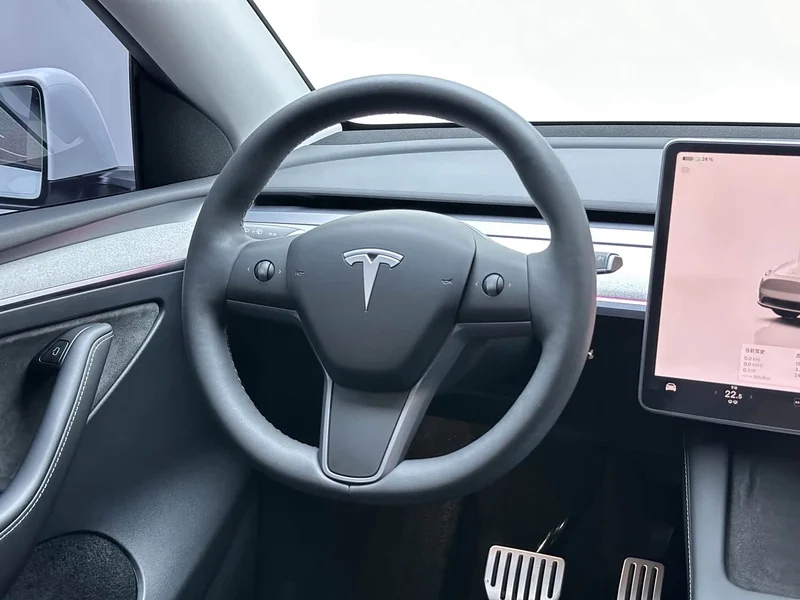 Tesla Model Y — фото 17