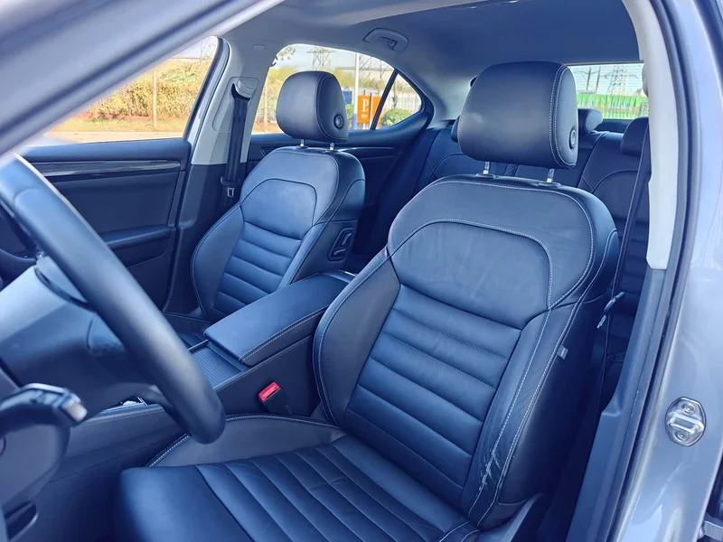Skoda Superb — фото 11