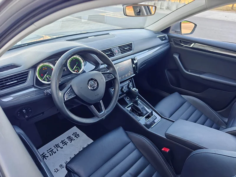 Skoda Superb — фото 12