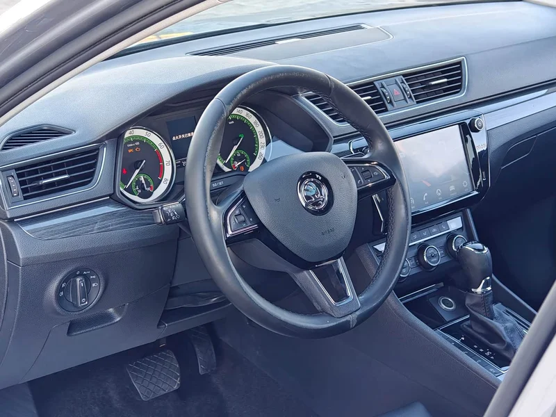 Skoda Superb — фото 13