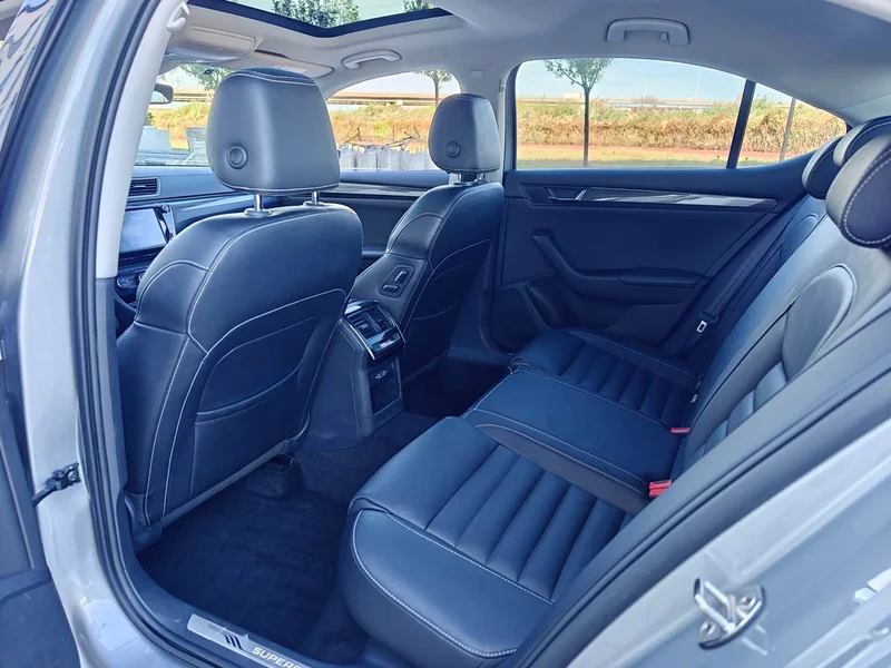 Skoda Superb — фото 15