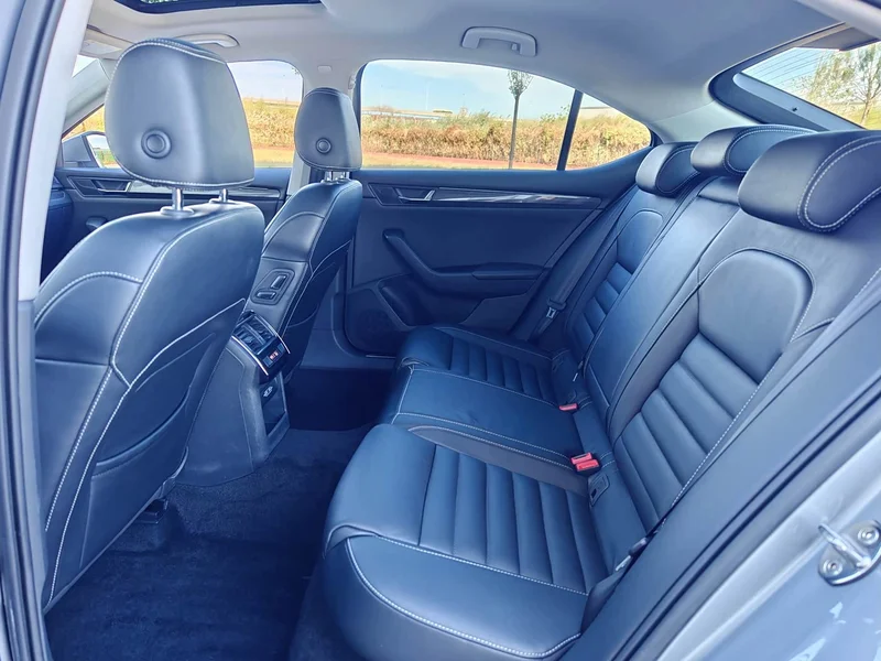 Skoda Superb — фото 16