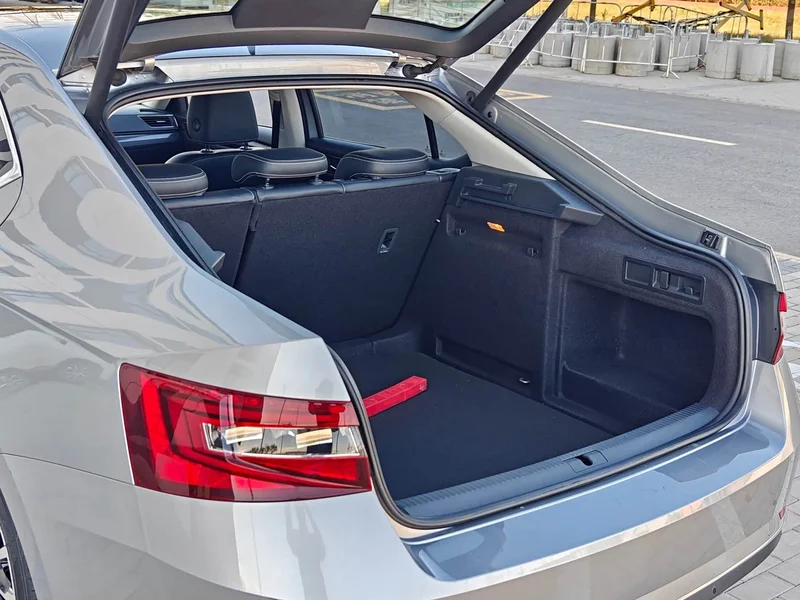 Skoda Superb — фото 19