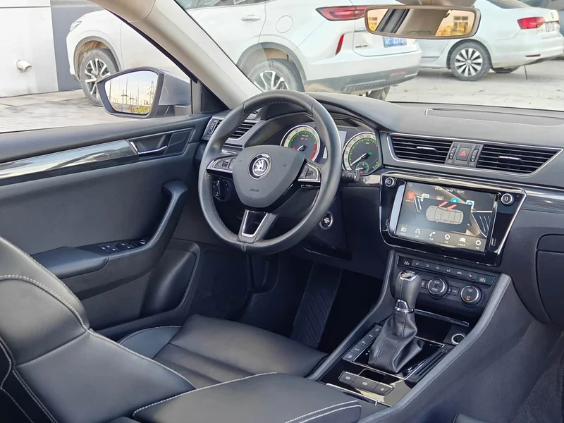 Skoda Superb — фото 23