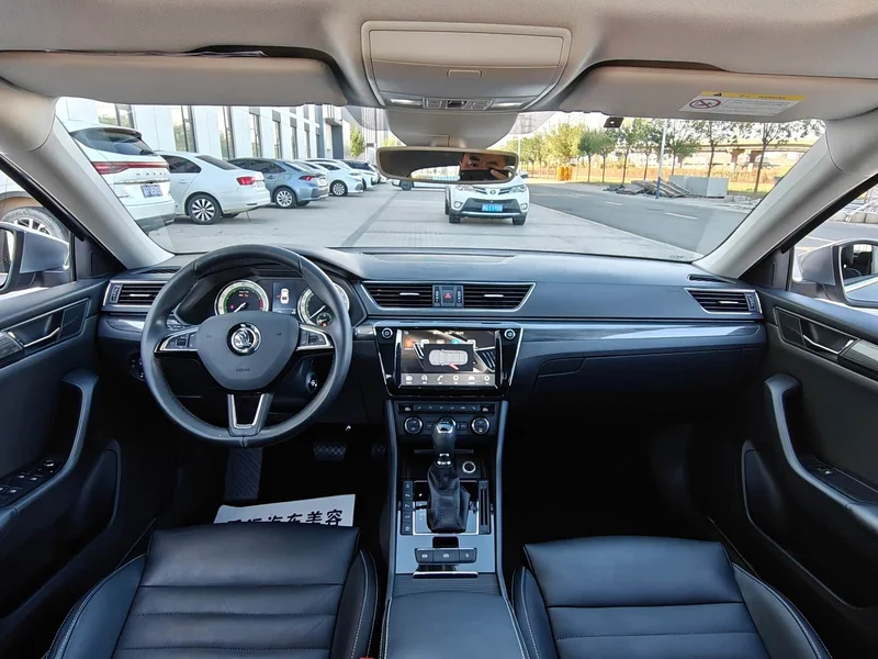 Skoda Superb — фото 26