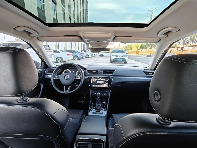 Skoda Superb — фото 27
