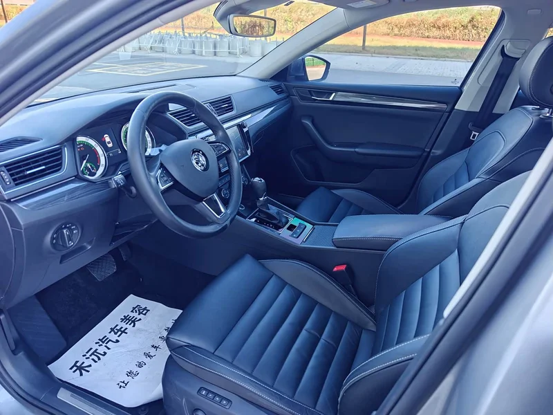 Skoda Superb — фото 8