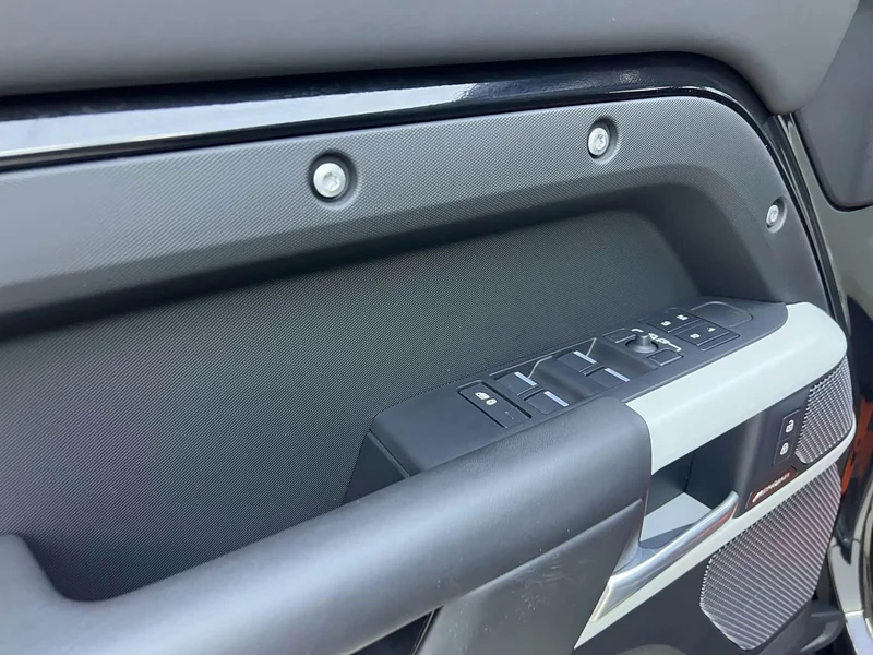 Land Rover Defender — фото 11