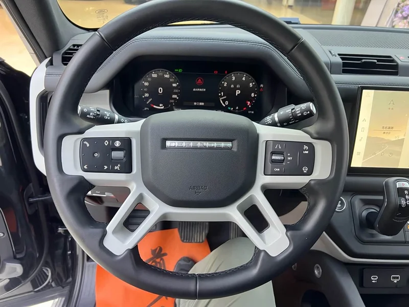 Land Rover Defender — фото 16