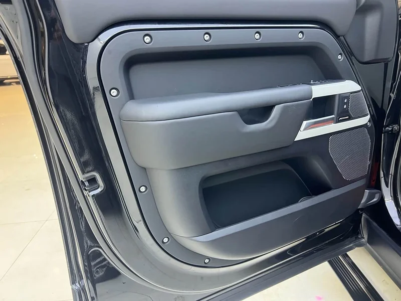 Land Rover Defender — фото 10