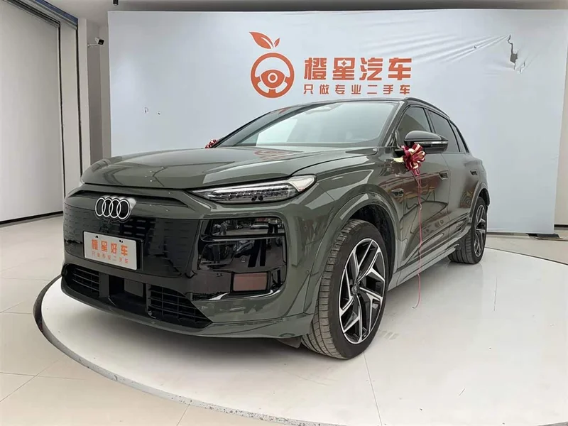 Audi Q6L e-tron — фото 1