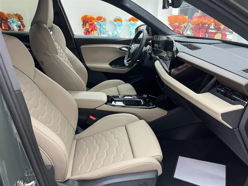 Audi Q6L e-tron — фото 12
