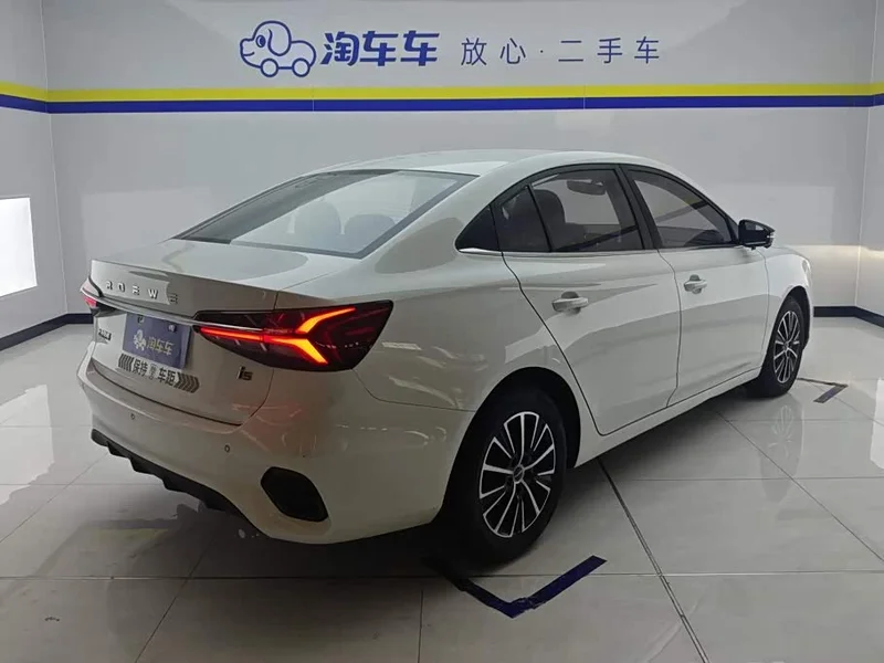 Roewe i5 — фото 3