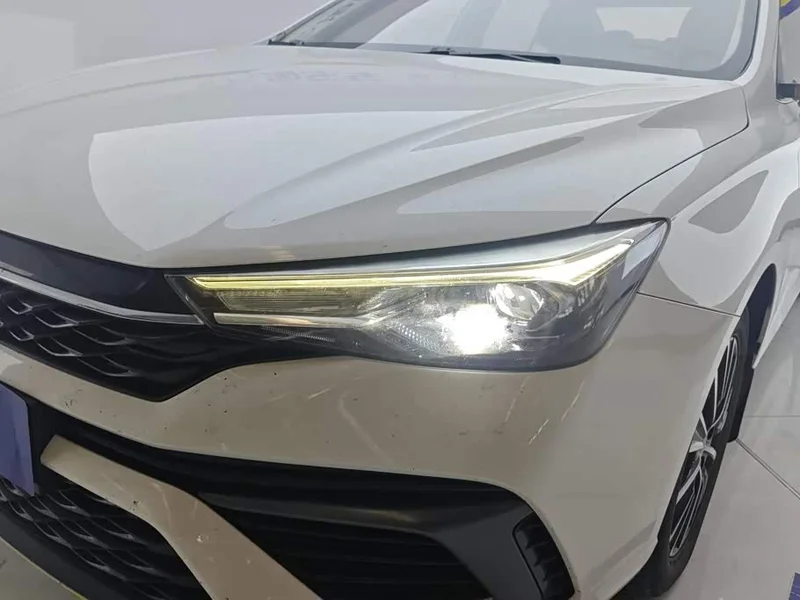 Roewe i5 — фото 5