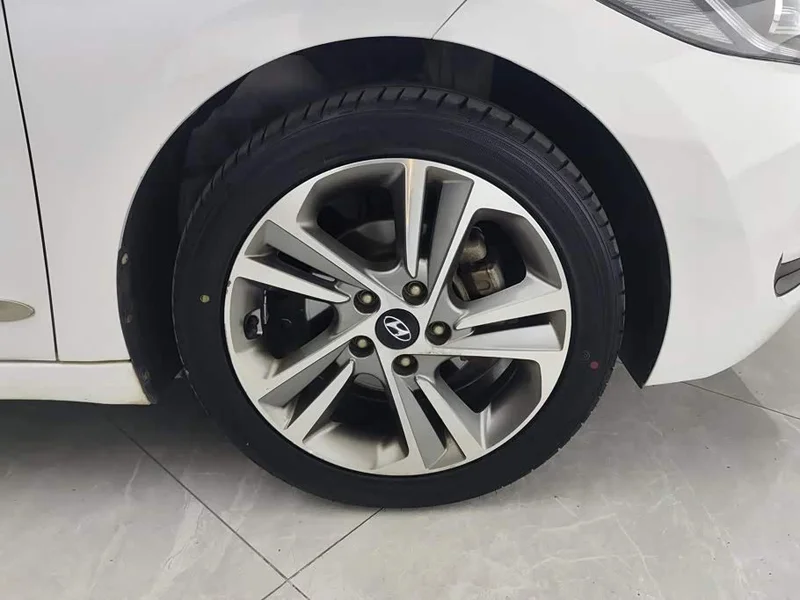 Hyundai Elantra Sport — фото 6