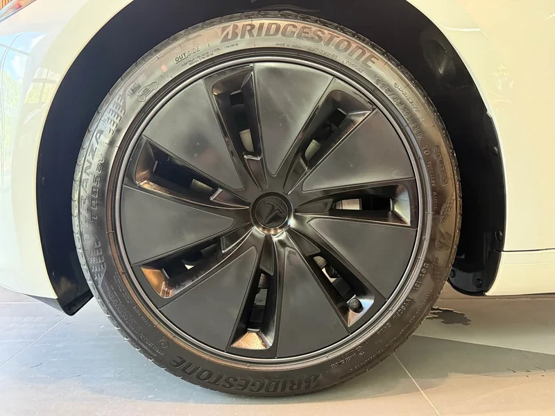 Tesla Model 3 — фото 14