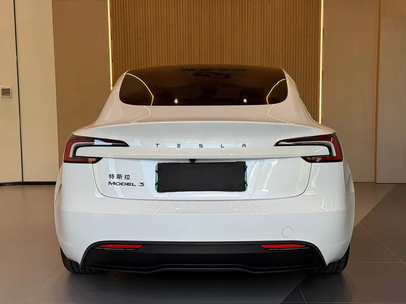 Tesla Model 3 — фото 17