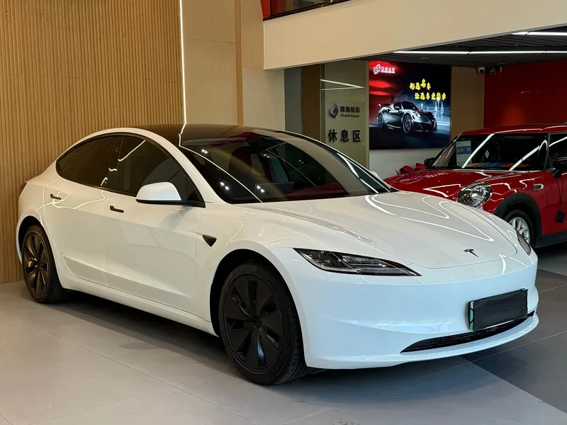 Tesla Model 3 — фото 3