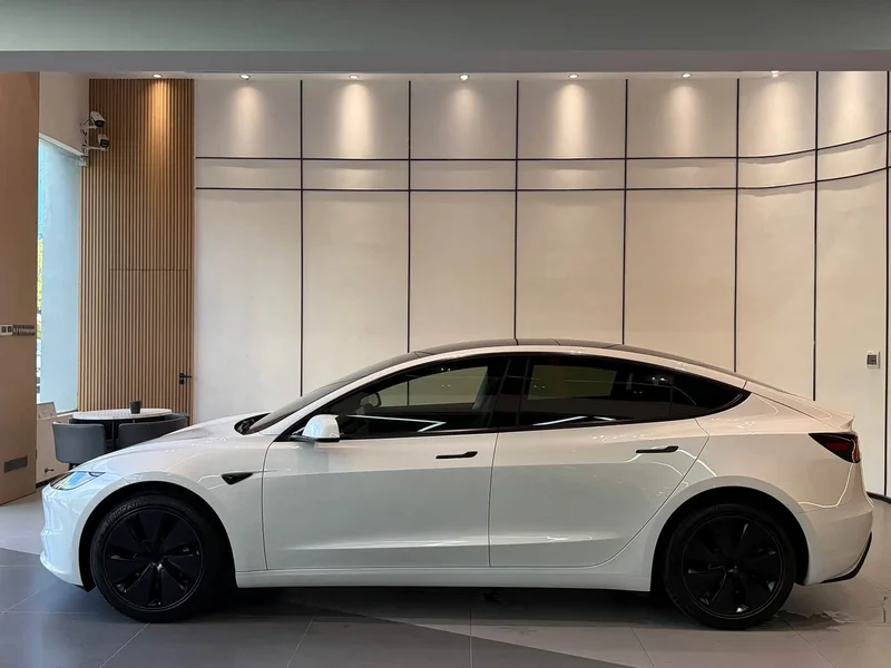 Tesla Model 3 — фото 4