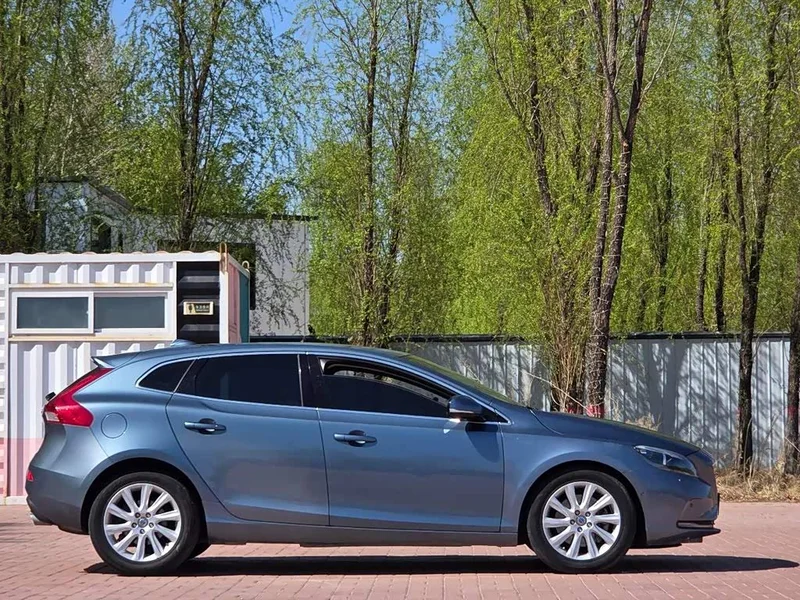 Volvo V40 — фото 11