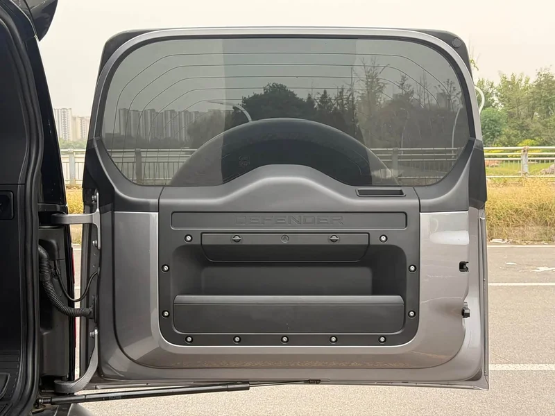 Land Rover Defender — фото 11