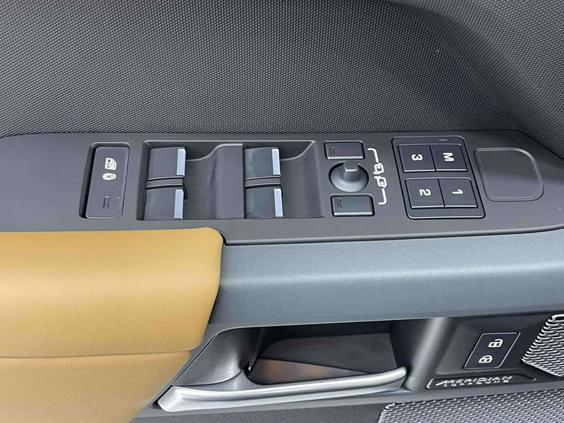 Land Rover Defender — фото 16