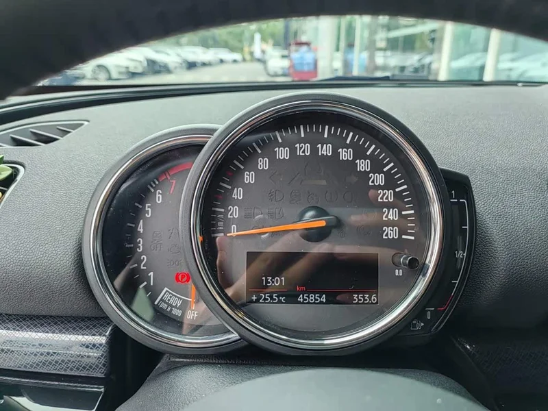 MINI CLUBMAN — фото 9