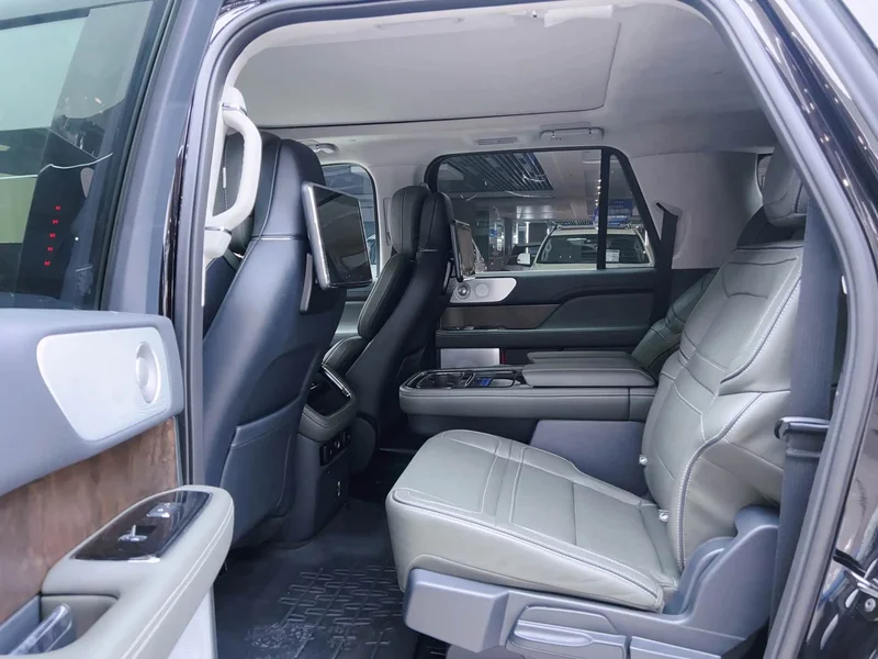 Lincoln Navigator — фото 11
