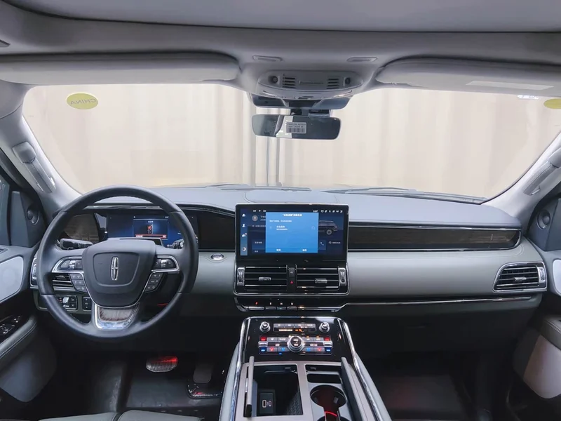 Lincoln Navigator — фото 13