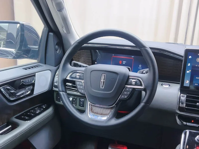 Lincoln Navigator — фото 14
