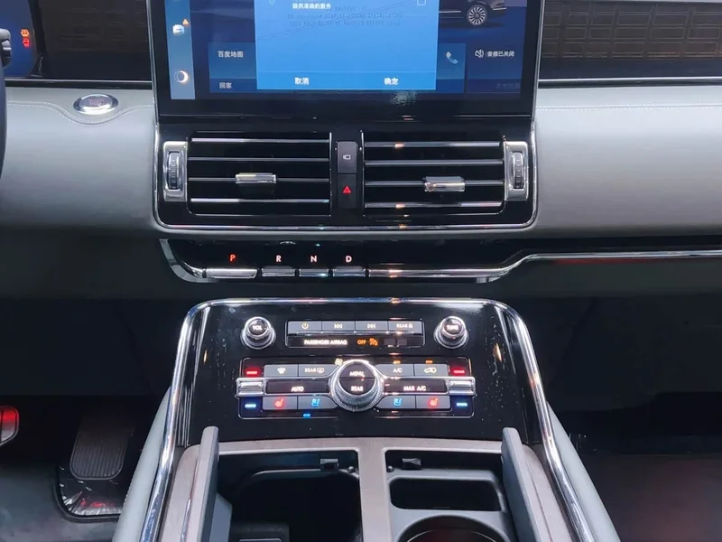 Lincoln Navigator — фото 15