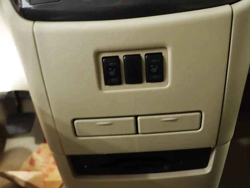 Toyota HiAce GranCabin — фото 17