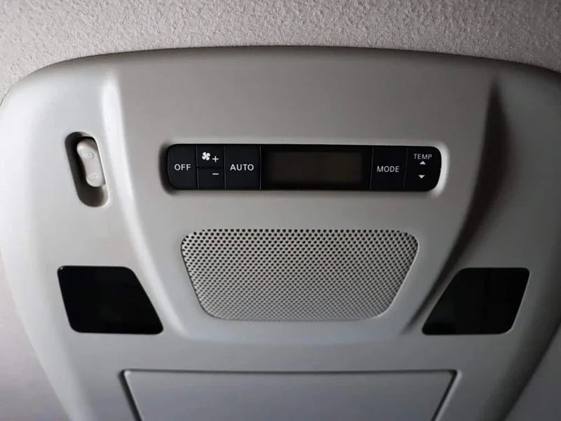Toyota HiAce GranCabin — фото 20