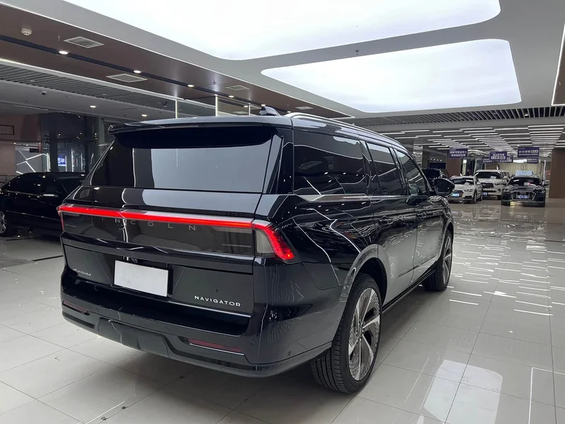 Lincoln Navigator — фото 11