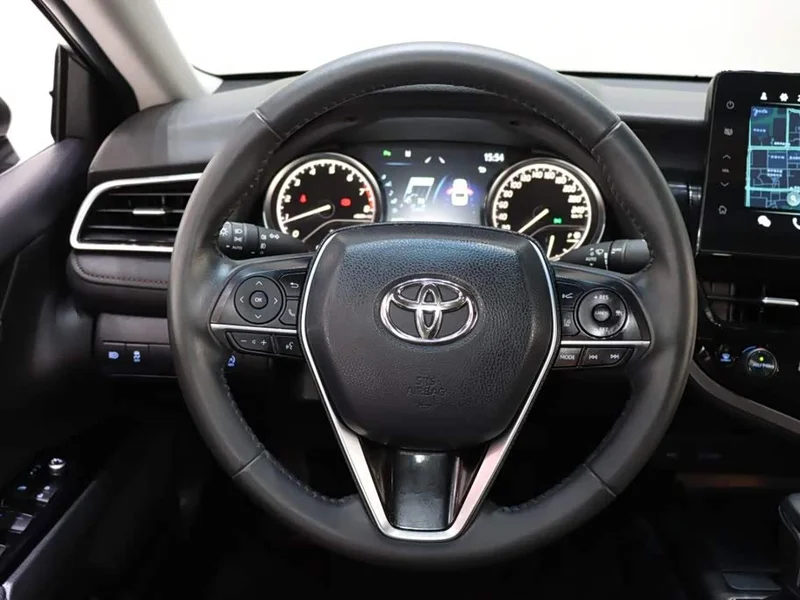 Toyota Camry — фото 12