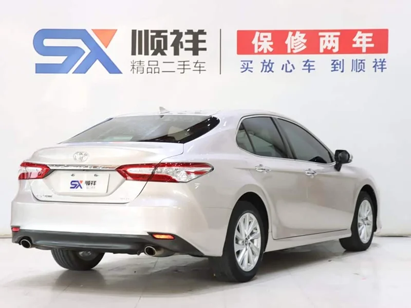 Toyota Camry — фото 5