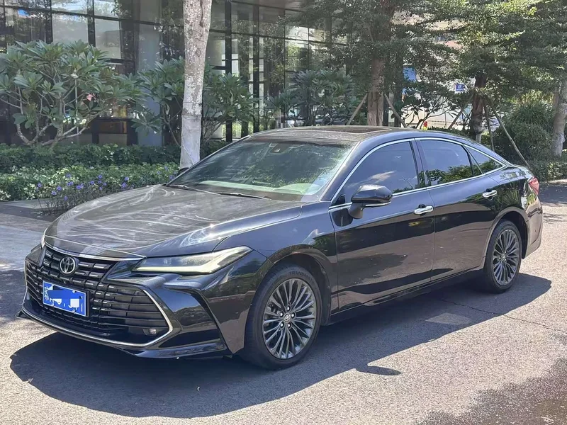 Toyota Avalon — фото 1