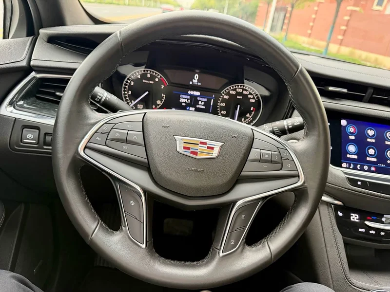 Cadillac XT5 — фото 10