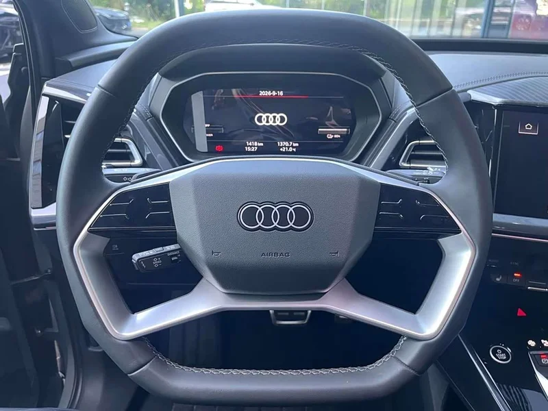 Audi Q4 e-tron — фото 11