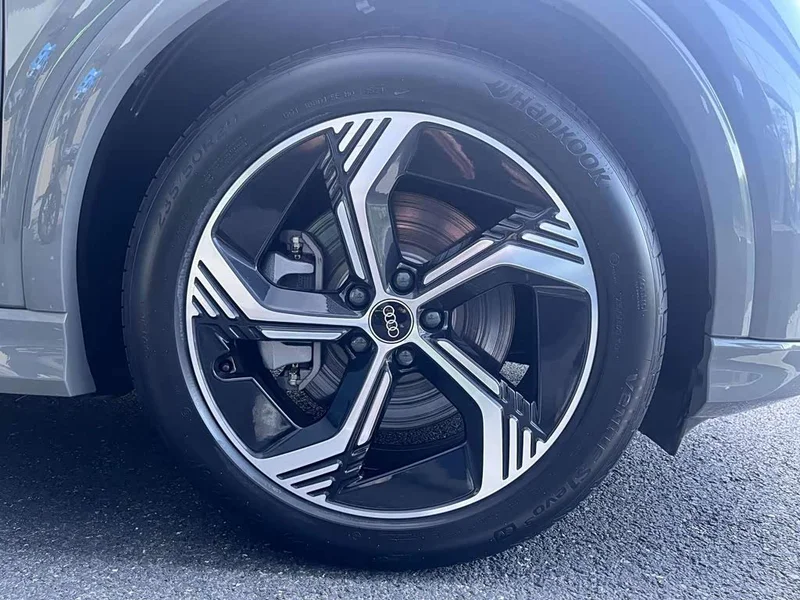 Audi Q4 e-tron — фото 16