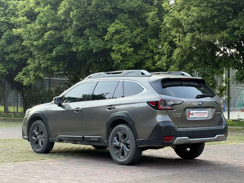 Subaru Outback — фото 6