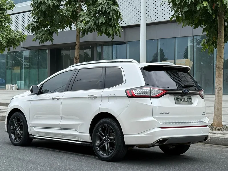 Ford Edge — фото 12