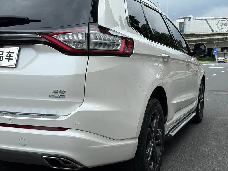 Ford Edge — фото 13