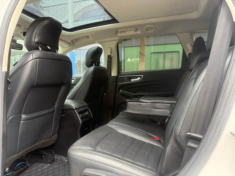 Ford Edge — фото 20