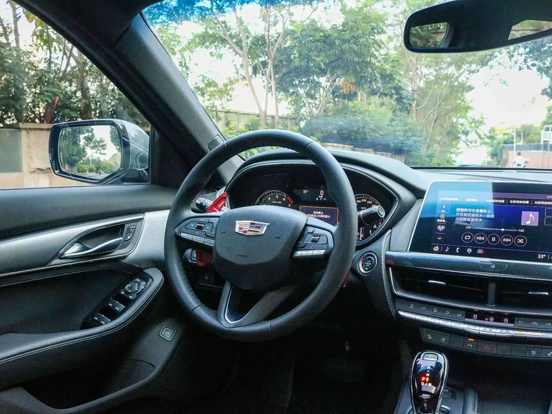 Cadillac CT5 — фото 5
