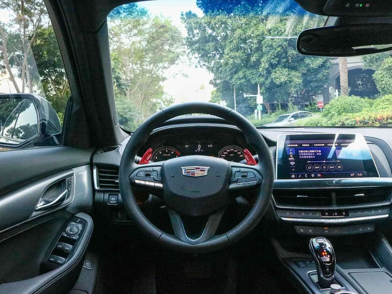 Cadillac CT5 — фото 6