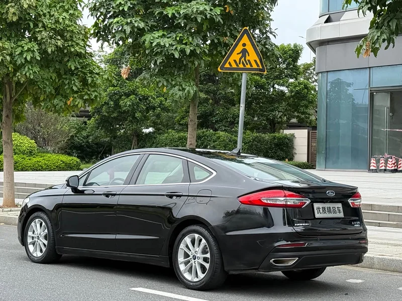 Ford Mondeo — фото 10