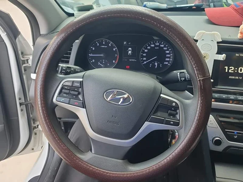 Hyundai Elantra Sport — фото 15