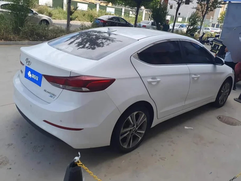 Hyundai Elantra Sport — фото 3